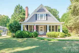 618 S Aspen St, Lincolnton, NC 28092 - Photo 1