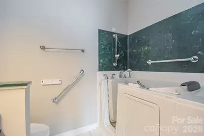 8332 Highland Glen Drive, Charlotte, NC 28269 - Photo 17