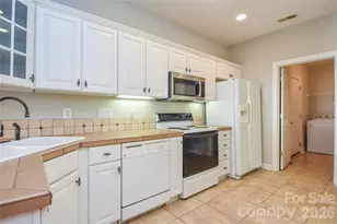 8332 Highland Glen Dr, Charlotte, NC 28269 - Photo 11