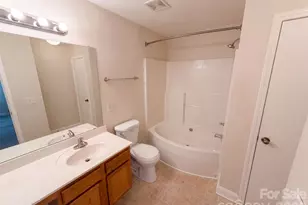 14021 Pinyon Pine Ln, Charlotte, NC 28215 - Photo 15