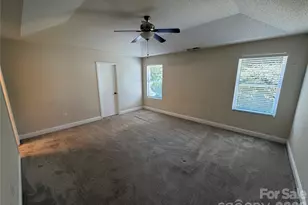 14021 Pinyon Pine Ln, Charlotte, NC 28215 - Photo 11