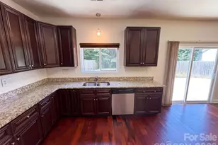 14021 Pinyon Pine Ln, Charlotte, NC 28215 - Photo 9