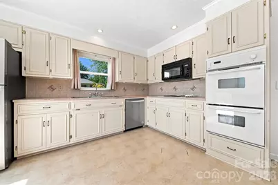 2796 Lakeview Drive, Lenoir, NC 28645 - Photo 9