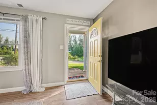 812 Capps Hill Mine Rd, Charlotte, NC 28216 - Photo 7