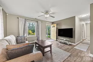 812 Capps Hill Mine Rd, Charlotte, NC 28216 - Photo 9