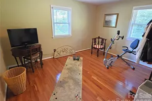 2925 4th St Dr NE, Hickory, NC 28601 - Photo 9