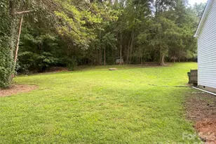 11101 Deerpath Ct, Charlotte, NC 28262 - Photo 5