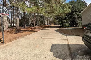 6846 Potter Rd, Matthews, NC 28104 - Photo 23