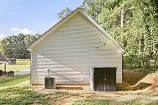 1109 Goldsboro Ave, Statesville, NC 28677 - Photo 15