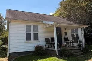 142 E Catawba Ave, Mount Holly, NC 28120 - Photo 1