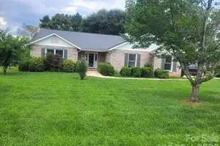 1275 Grady Ln, Hickory, NC 28602 - Photo 1