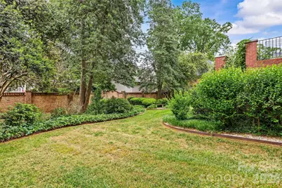 1858 Queens Road W, Charlotte, NC 28207 - Photo 11