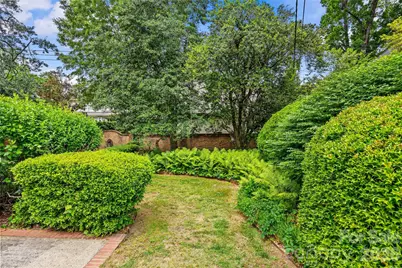 1858 Queens Road W, Charlotte, NC 28207 - Photo 17