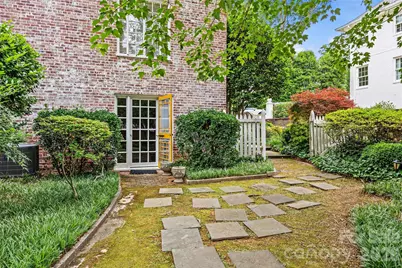 1858 Queens Road W, Charlotte, NC 28207 - Photo 9