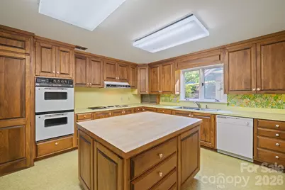 955 19th Avenue NW, Hickory, NC 28601 - Photo 13