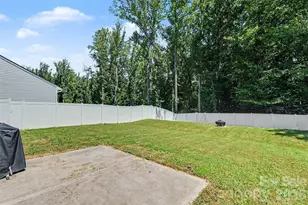 5132 Rustling Pnes Ct, Charlotte, NC 28215 - Photo 7