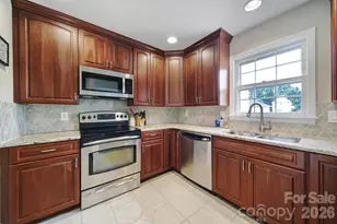 3208 Selwyn Farms Ln, Charlotte, NC 28209 - Photo 9