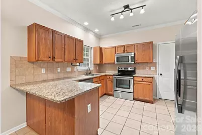 12806 English Walnut Lane, Charlotte, NC 28215 - Photo 9