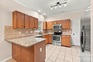12806 English Walnut Ln, Charlotte, NC 28215 - Photo 9