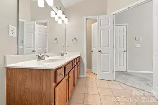 12806 English Walnut Ln, Charlotte, NC 28215 - Photo 17