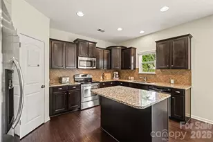 6918 Barefoot Forest Dr, Charlotte, NC 28269 - Photo 9