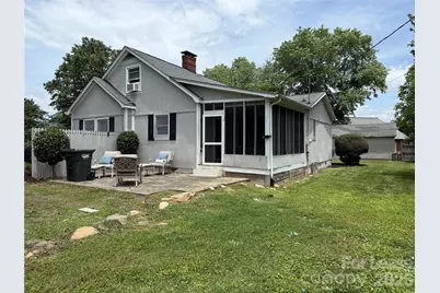 1117 13th Avenue NW, Hickory, NC 28601 - Photo 3