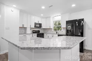 1185 10th Street Pl NW, Hickory, NC 28601 - Photo 7