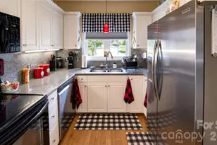 140 Lady Slipper Ln SW, Valdese, NC 28690 - Photo 7