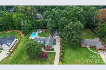 204 Seven Springs Loop, Statesville, NC 28625 - Photo 5