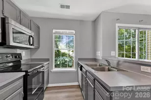 6315 Windsor Gate Ln, Charlotte, NC 28215 - Photo 3