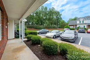 1841 Birch Heights Ct, Charlotte, NC 28213 - Photo 3