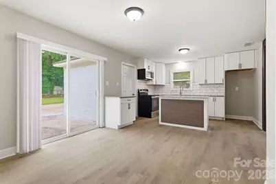 5233 Delivau Drive, Charlotte, NC 28215 - Photo 9