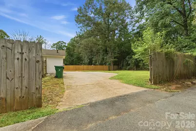5233 Delivau Drive, Charlotte, NC 28215 - Photo 27