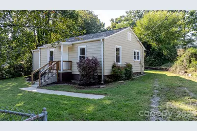 3221 1st Avenue Drive SE, Conover, NC 28613 - Photo 1