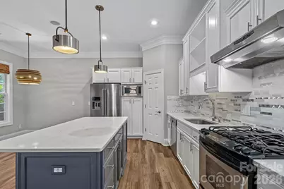 6415 Wakehurst Road, Charlotte, NC 28226 - Photo 17