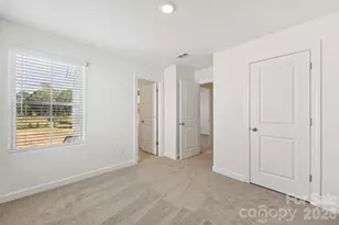 8236 Hidden Spgs Trl, Charlotte, NC 28216 - Photo 17