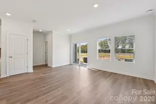 8236 Hidden Spgs Trl, Charlotte, NC 28216 - Photo 3