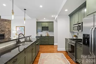1815 Dearmon Dr, Charlotte, NC 28205 - Photo 9