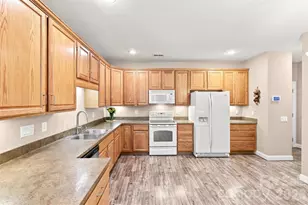 3225 Abbey Walk Ln, Matthews, NC 28105 - Photo 15