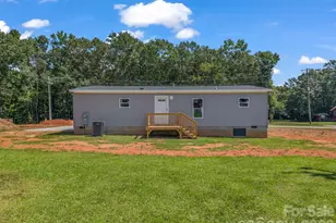 276 Mulberry St, Forest City, NC 28043 - Photo 5