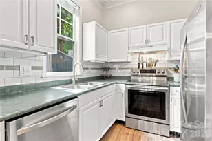 942 Hawthorne Bridge Ct, Charlotte, NC 28204 - Photo 9