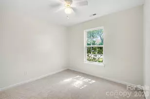 10424 Green Hedge Ave, Charlotte, NC 28269 - Photo 15