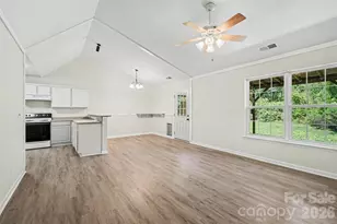 10424 Green Hedge Ave, Charlotte, NC 28269 - Photo 7