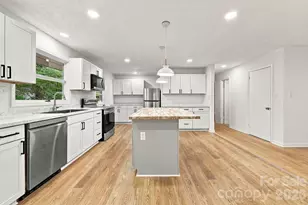 104 Disosway St, Black Mountain, NC 28711 - Photo 5