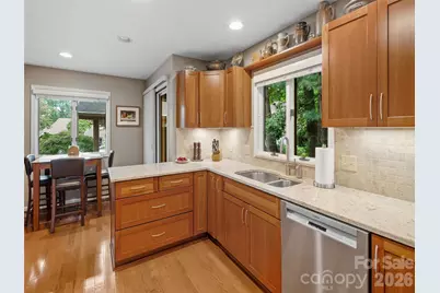 405 Red Oak Drive, Hendersonville, NC 28791 - Photo 9