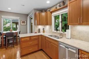 405 Red Oak Dr, Hendersonville, NC 28791 - Photo 9