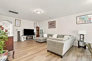 4008 Tulocay Ln, Charlotte, NC 28215 - Photo 3