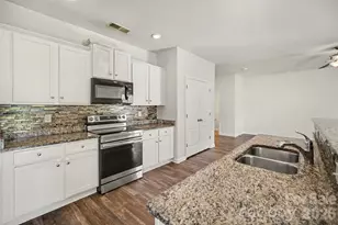 8411 Highgate Dr, Charlotte, NC 28215 - Photo 13