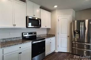 9220 Creedmore Hills Dr, Charlotte, NC 28214 - Photo 3