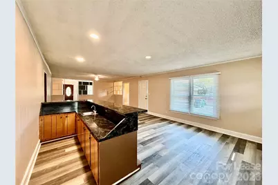 3132 Dawnshire Avenue, Charlotte, NC 28216 - Photo 7